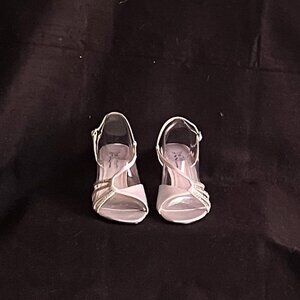 ‘The Touch’ By Nina Satin Silver and Crystal Formal Wedding Bridal Shoes  Size 8